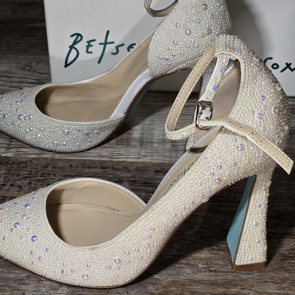 Betsey Johnson Ramsy Pearl Heels - Picture 8 of 16